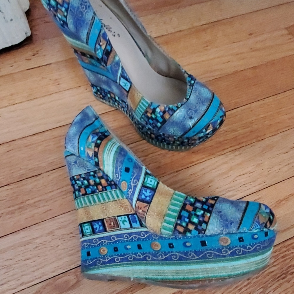 Shoes - Picture 2 of 4